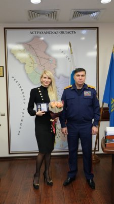 Астраханка получила медаль за пойманных педофилов