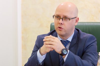 А сколько стоит ваш подарок другу? Администрация Владимира раздает презенты по 13 миллионов рублей?