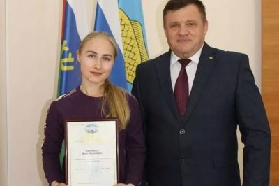 Омская студентка поймала малыша, упавшего с 3 этажа