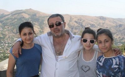 Опубликованы фрагменты диалогов одной из сестер Хачатурян с убитым отцом.