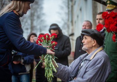 Под Смоленском провели парад для одного ветерана